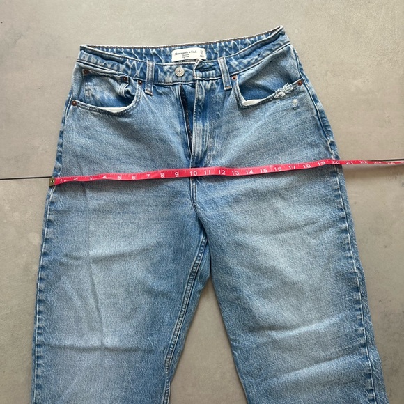 Abercrombie & Fitch Curve Love “ The Loose High Rise” Light Blue Jeans - Picture 4 of 10